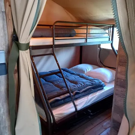 אתר קמפינג Le Vallon Aux Merlettes 4*